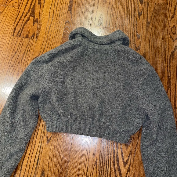 MESHKI | Cropped Teddy Jacket - Picture 4 of 4